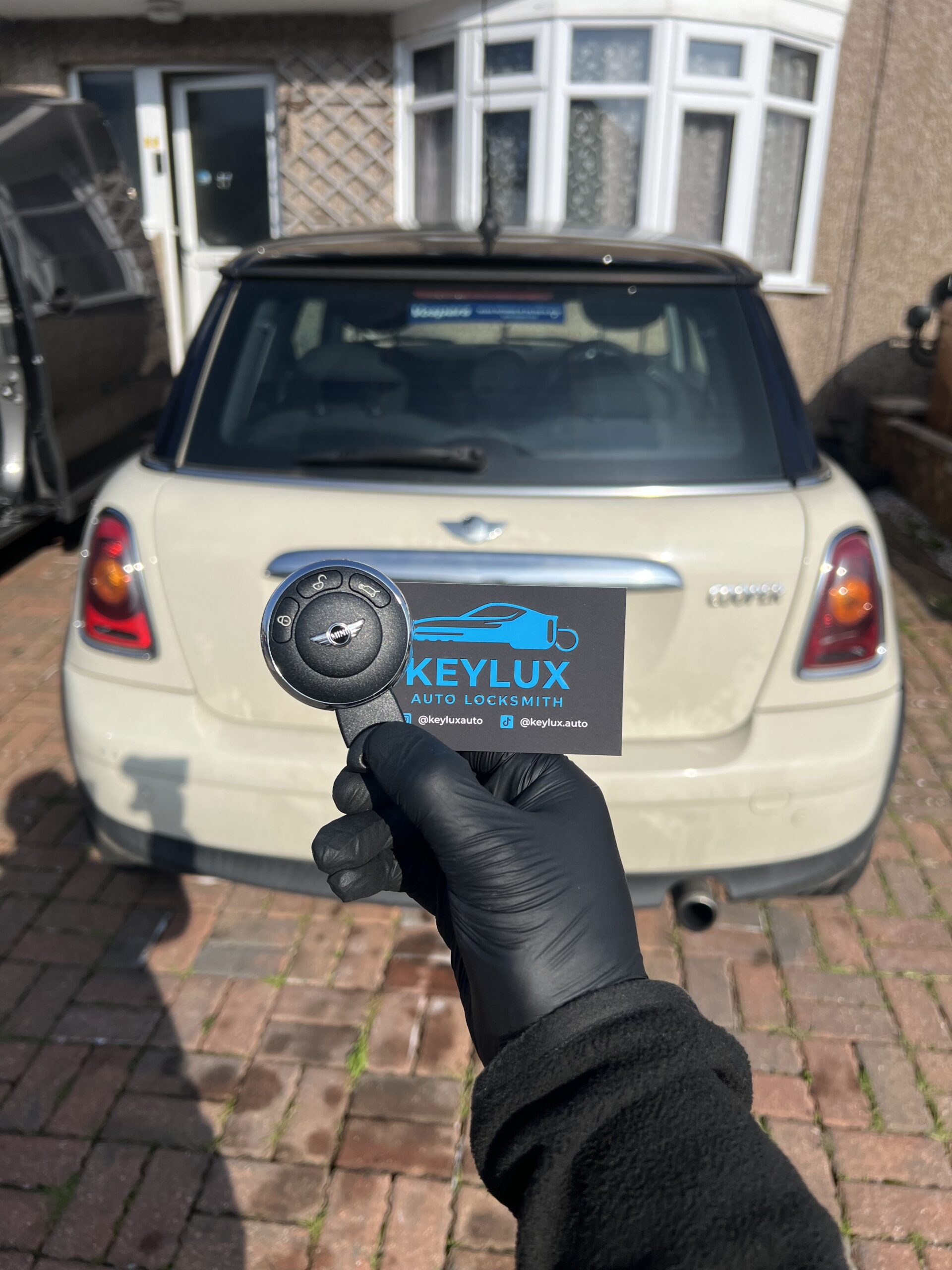 Keylux mobile auto locksmith programming a replacement car key fob in London